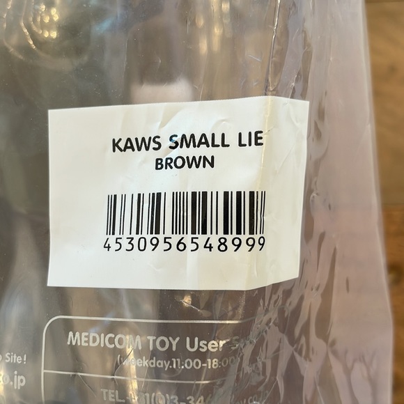 Unopened KAWS Small lie in brown, pristine condition - Picture 3 of 6
